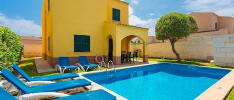 Beautiful villa with private pool and sheltered terrace