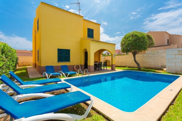 Beautiful villa with private pool and sheltered terrace