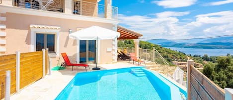 Beautiful villa with private infinity pool and terrace with sea views