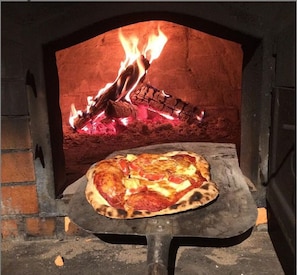 Woodfire Pizza Oven
*Operated by staff only
