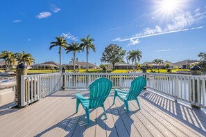 Seating area by the water