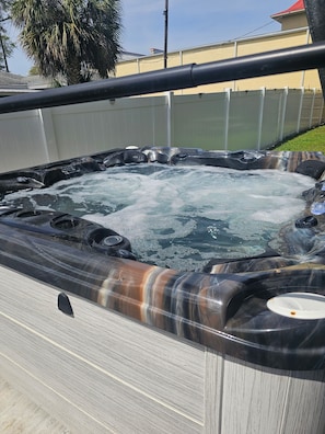 Bain à remous extérieur