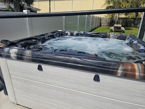 Bain à remous extérieur