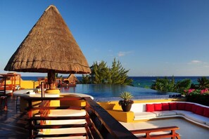 Rooftop Infinity pool