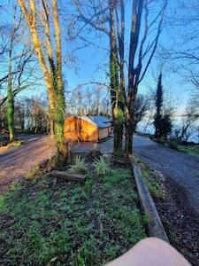 Stunning log cabin on the lake