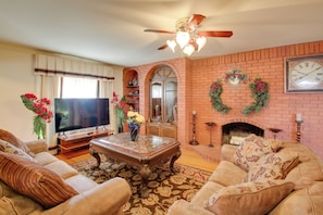Living Room | Smart TV | Free WiFi