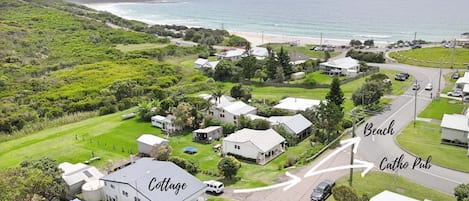 Just a short stroll to a gorgeous beach (Catherine Hill Bay) in natural setting