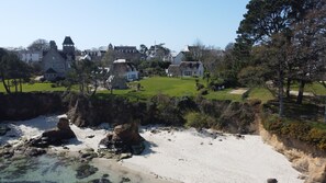 Le ferme de Lanroz vue de la mer