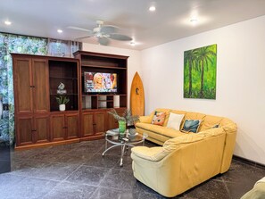 COMFORTABLE SITTING AREA AND TV WITH ROKU