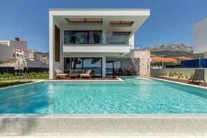 Croatian luxury family villa for vacation and rent with private infinity pool in Split