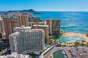 Iconic Ilikai Hotel and Diamond Head in the back - Iconic Ilikai Hotel and Diamond Head in the back