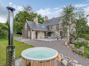 Hot tub | Coillemore House, Balmacara, near Kyle of Lochalsh