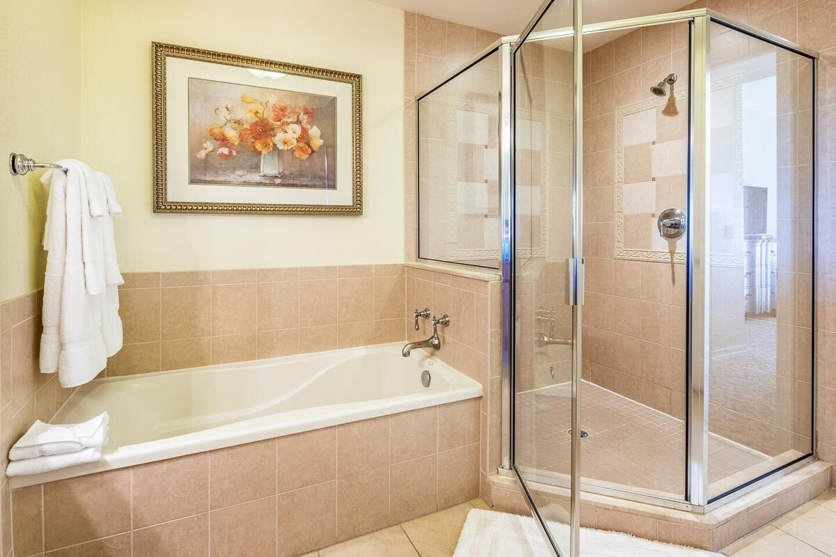 Welcoming Condo with Golf Course Views at Reunion