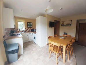Kitchen/diner | Carrot Cottage - Broccoli Bottom, Manton, near Oakham