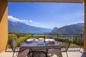 The balcony with large spaces and covered for outdoor dining