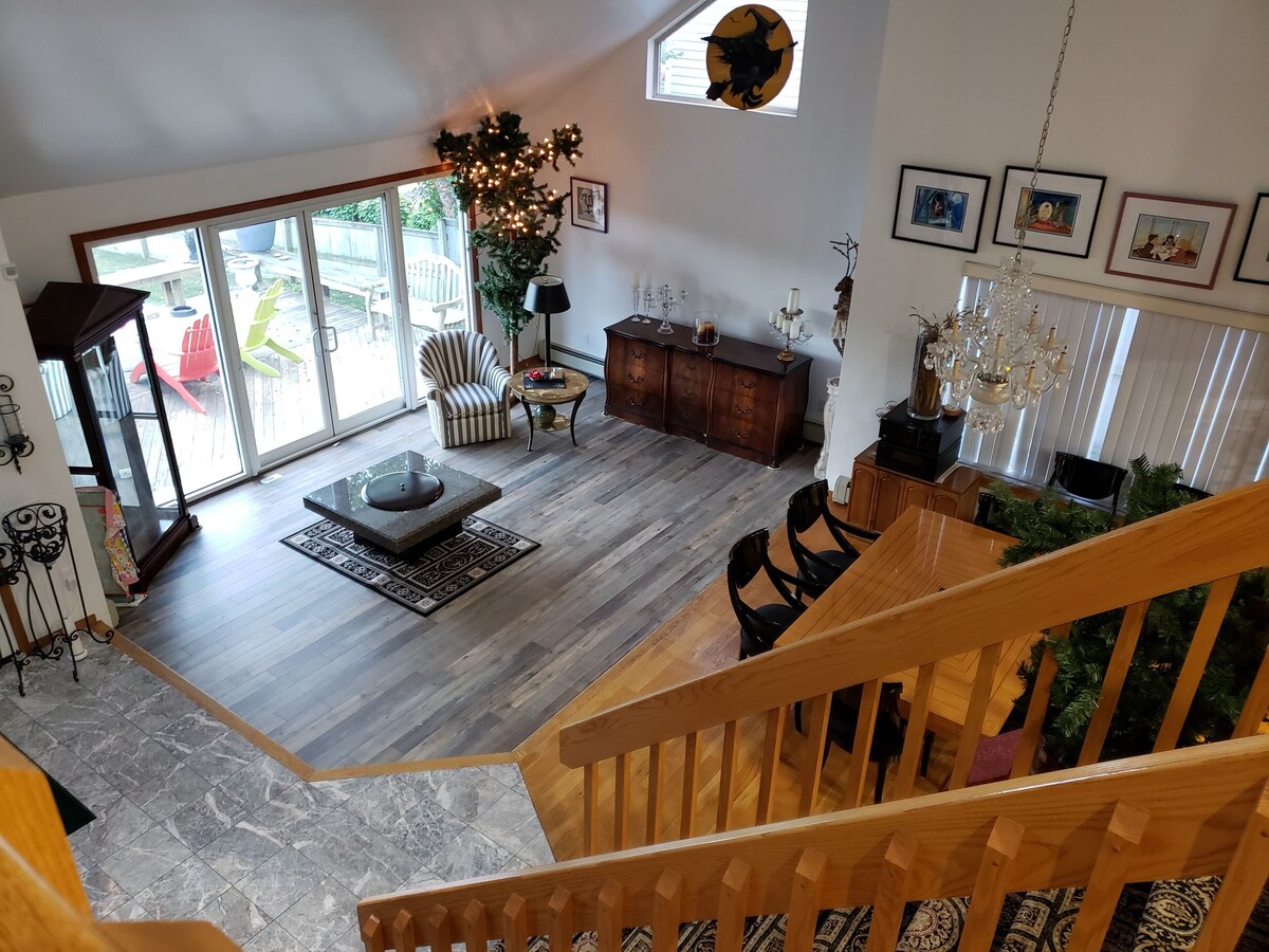 Beach House – relax on the deck – stunning sunrises!