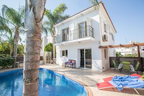 Garden with barbecue, seating area, sun loungers and private pool