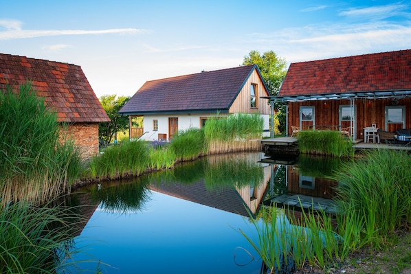 Der Schwimmteich inmitten des Maschanskers