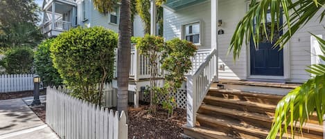 Entryway to the home: Unit 15