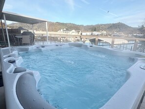 6 person hot tub with lounger and multiple jets