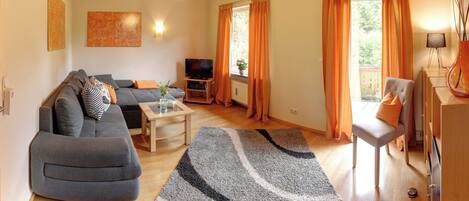 Ferienwohnung für 4 Personen, 2 Schlafzimmer, Balkon, 60 qm-Wohnzimmer