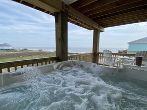 Hot tub on mezzanine deck