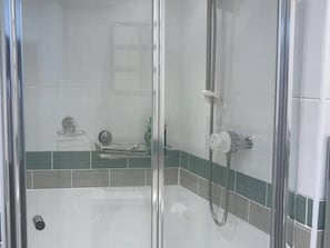 Shower room | Driftwood, Aberdovey