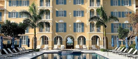 Villa Renaissance pool and hot tub