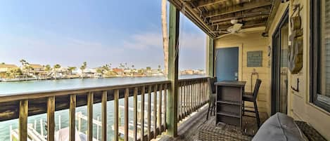 Corpus Christi Vacation Rental | 2BR | 2BA | 1,116 Sq Ft | 2nd Floor | Stairs