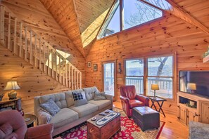 Living Room | Gas Fireplace | Board Games