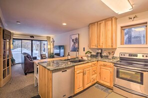 General | Steps from Copper Mountain | 1st Floor Unit | Community Hot Tub