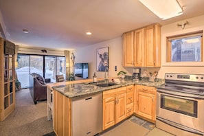 General | Steps from Copper Mountain | 1st Floor Unit | Community Hot Tub