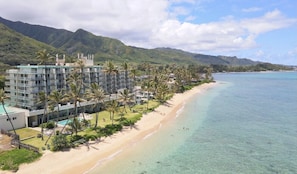 The vacation condo is a beach front property in a beautiful Hawaiian Paradise.