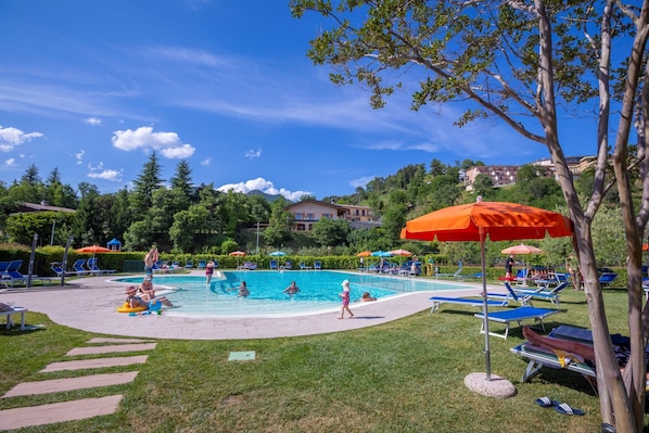 La piscine de l\'HĂŽtel Pineta Campi Ă 200 mĂštres