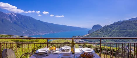 La espléndida vista del Lago de Garda