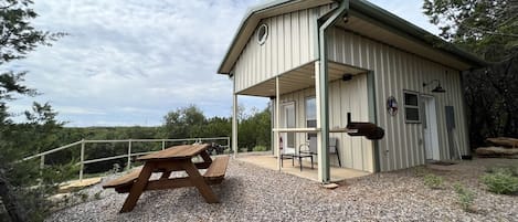 Lake Godstone Picnic Table Inspiration Cabin