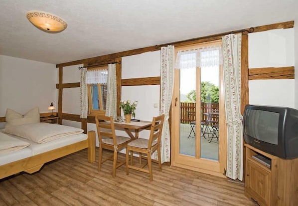 Schönes Zimmer mit großer Terrasse