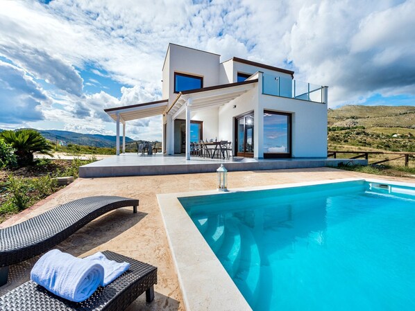 Außenseite Ferienhaus [Sommer]