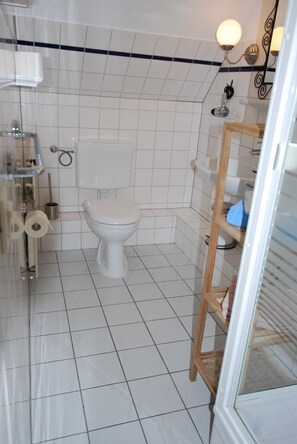 Badezimmer von Zimmer 5