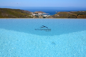 Fantastic sea view from the infinity pool