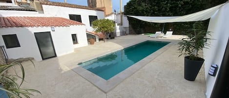 Pool & house, the pool is just for you!