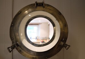 Porthole feature window