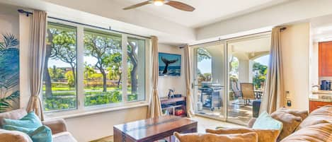 2 bedroom 2 bath large split level condo in Wailea