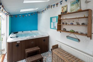 The hot tub, for 6 people, is in an a lockable outhouse, safety for children