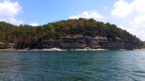 Beautiful Beaver Lake is located in the Ozarks, perfect for water sports lovers, fishermen, hikers, and birdwatchers!