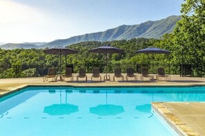 Passes to the Laurel Valley pool and fitness center are included with your stay.