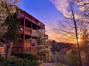 Sky Haven Lodge features 3 floors, each with their own bed, bath, and deck