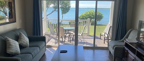 Family room overlooking the Atlantic Ocean. (Pullout couch)