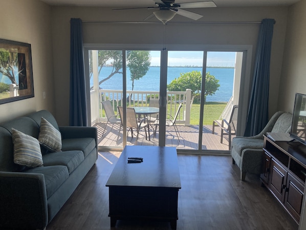 Family room overlooking the Atlantic Ocean. (Pullout couch)