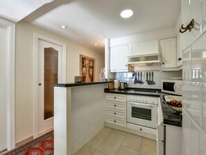 Cabinetry, Property, Countertop, Kitchen Stove, Wood, Kitchen Appliance, Interior Design, Drawer, Gas Stove, Kitchen